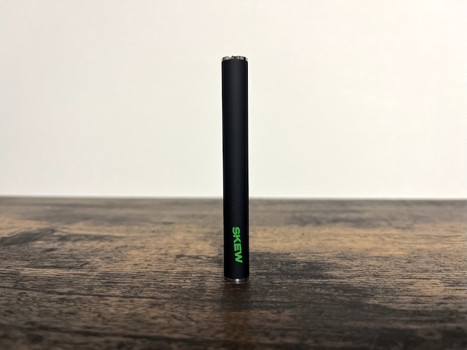 本体には電源ボタンすら存在せず