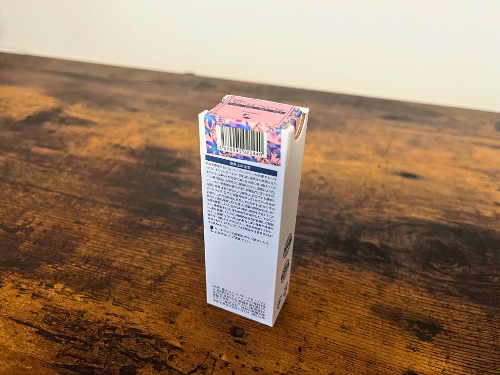 CHILLAXY ウェルネスリキッドのシールが貼られた外観